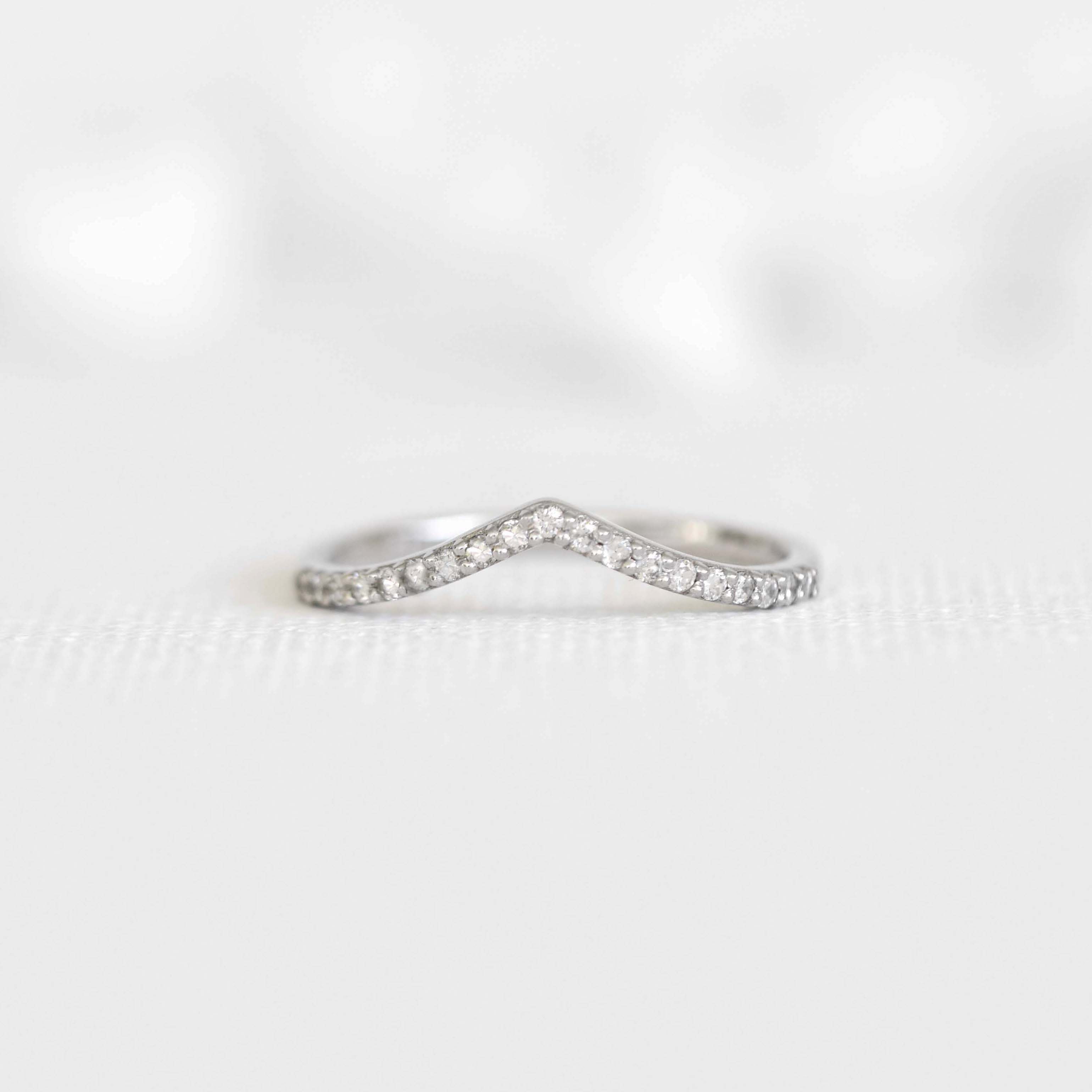 Royalty Diamonds V Band White Gold Ring