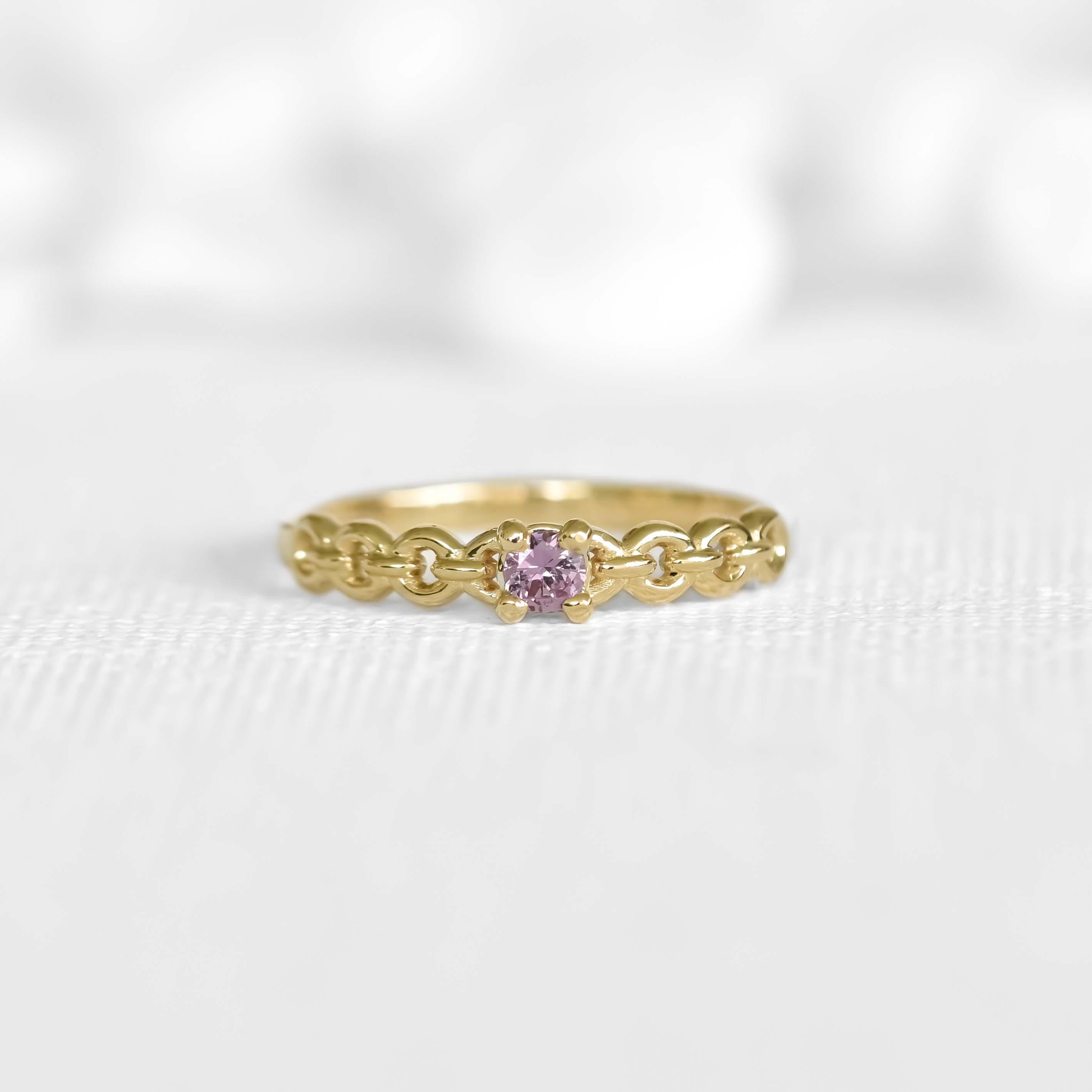 Round Chain Ring With Pink Sapphire 