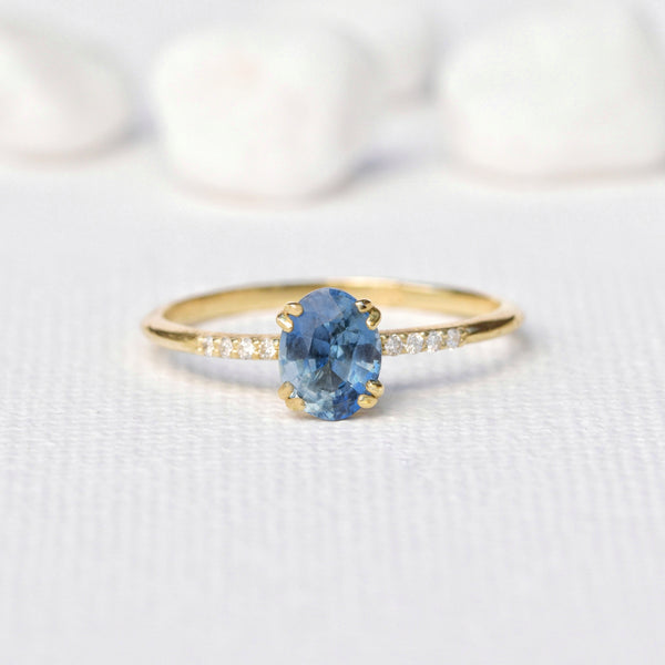 0.88ct Oval Light Blue Teal Sapphire Ring in 14k Yellow Gold Pave Setting
