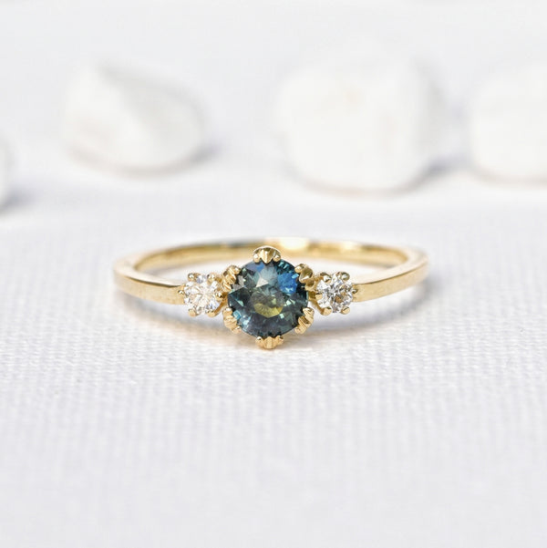 0.87ct Round Blue & Green Teal Sapphire Ring in 14k Yellow Gold 3-Stone Crown Setting