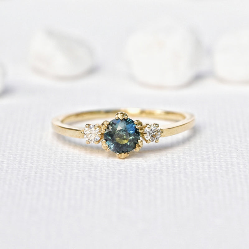0.87ct Round Blue & Green Teal Sapphire Ring in 14k Yellow Gold 3-Stone Crown Setting
